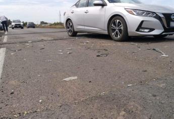 Nuevos topes sin señalización causan fuerte choque en la carretera Lateral 18 en Ahome