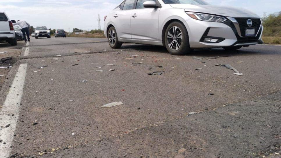 Nuevos topes sin señalización causan fuerte choque en la carretera Lateral 18 en Ahome