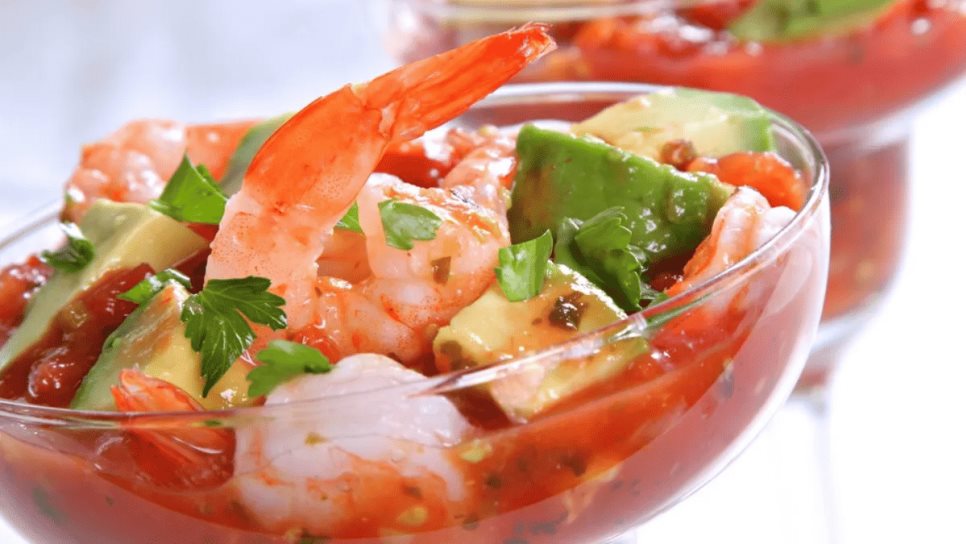 Así se prepara el coctel de camarón ¡con Fanta! | RECETA