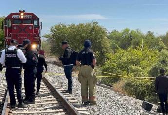 Tren arrolla una camioneta; hay dos muertos y dos heridos en Sinaloa Municipio