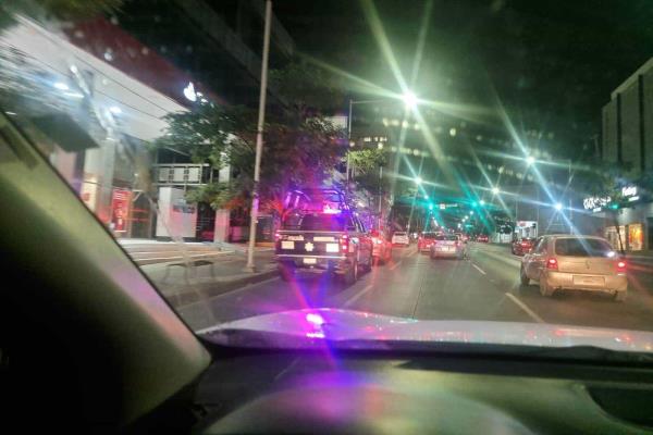 Le quitan un Audi a una mujer por el sector de Montebello en Culiacán 