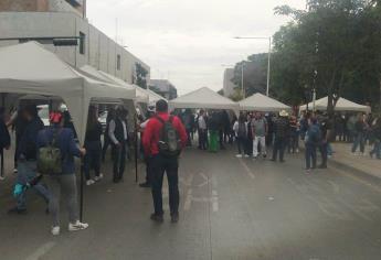 Trabajadores y estudiantes de la UAS bloquean avenida Obregón en Culiacán