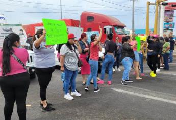 Padres de familia del kínder Gabilondo Soler cierran la salida norte de Mazatlán