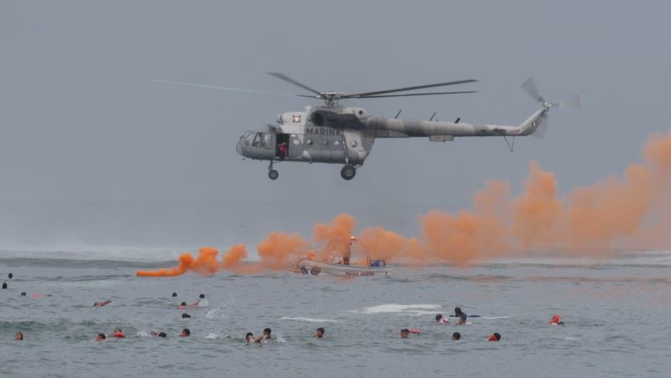 Marina simula el rescate de 25 personas en playas de Mazatlán