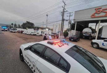 Camioneta arrolla a ciclista sobre La Costerita, en Culiacán