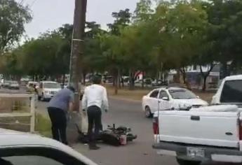 Motociclista repartidor resulta herido al accidentarse por el bulevar Maquío Clouthier en Culiacán