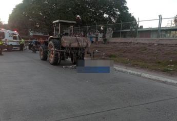 Operador de tractor muere en pleno bulevar en Higuera de Zaragoza 