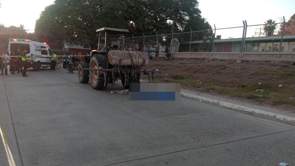 Operador de tractor muere en pleno bulevar en Higuera de Zaragoza 