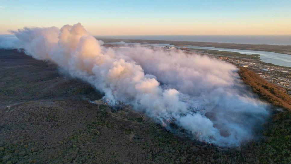 Se intensifican trabajos tras incendio en el basurón de Mazatlán