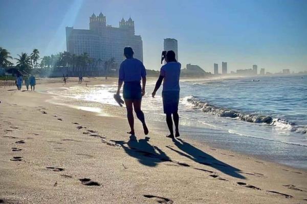 Operativo de Semana Santa en Mazatlán registra el primer rescate en Playa Camarón