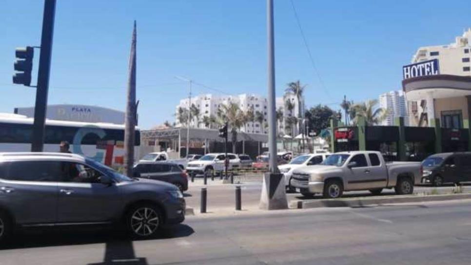 Cambio temporal de circulación en avenida Playa Gaviotas de Mazatlán