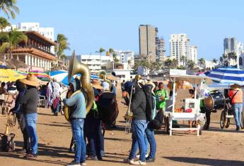 Solo 15 chirrines y menos de 40 bandas tendrán permiso de tocar en playas de Mazatlán durante Semana Santa