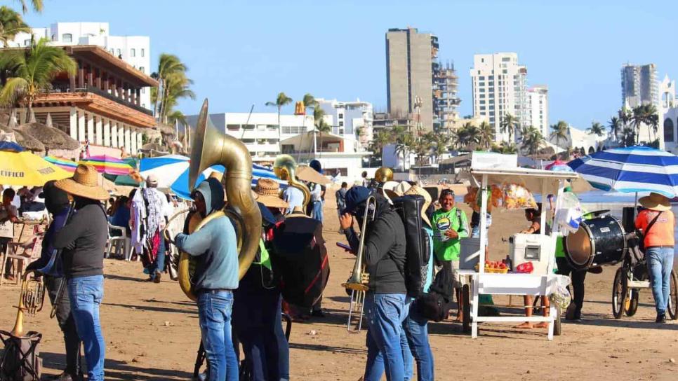 Solo 15 chirrines y menos de 40 bandas tendrán permiso de tocar en playas de Mazatlán durante Semana Santa