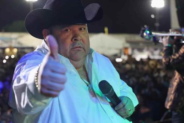El Coyote defiende a los músicos de Mazatlán: «Pónganle más bocinas a las pulmonías»