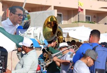 Defiende alcalde a músicos, pide a empresarios dejarlos tocar en playas de Mazatlán