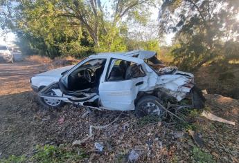 Fuerte accidente en el trébol de Costa Rica deja un automóvil completamente destruido