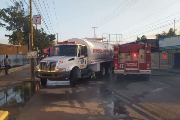 Incendio en un yonke deja daños materiales en la Lombardo Toledano en Culiacán