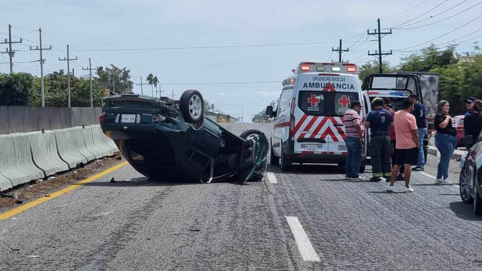 Volcadura en el ejido Canan de Culiacán deja 4 personas lesionadas