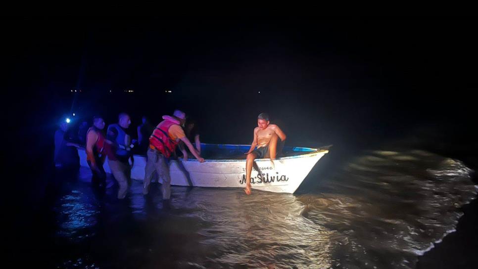 Rescatan a turistas en El Maviri tras quedarse sin gasolina en el mar
