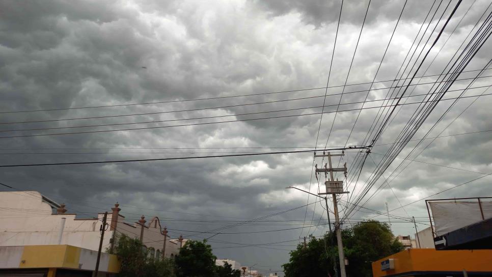 Llovizna sorprende a culiacanenses esta mañana de lunes 1 de abril