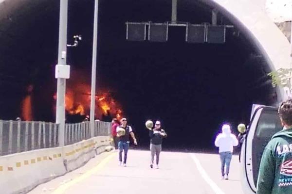 Se registra fuerte accidente en la Maxipista Mazatlán-Durango; reportan carros incendiados