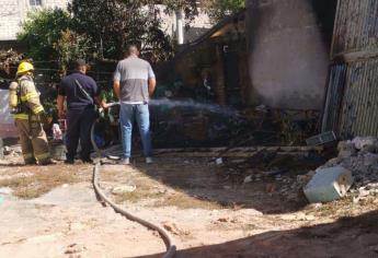 Incendio consume parte de una vivienda en Los Mochis 