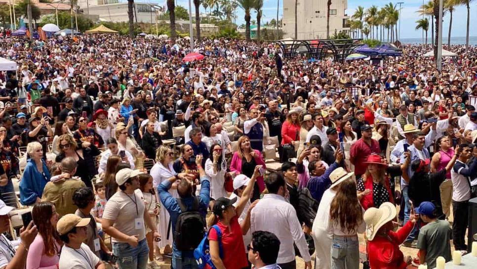 Más de 200 mil personas apreciaron el Eclipse Solar 2024 desde el Malecón de Mazatlán 