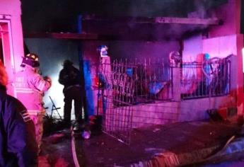 Incendio consume una humilde vivienda en Los Mochis