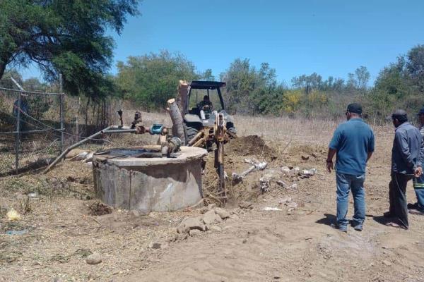 Más de 40 comunidades en El Fuerte carecen de agua; rehabilitan pozo