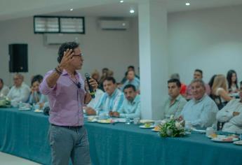 Juan Alfonso Mejía expone sus propuestas como candidato ante agremiados de Canaco Servytur Mazatlán 