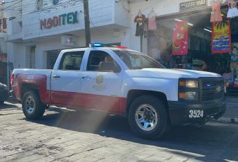 Bomberos extinguen fuego en local de comida china en Mazatlán
