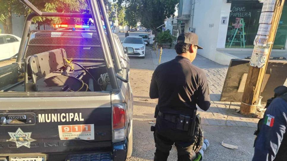 Con pistola en mano dos sujetos atracan un banco en la colonia Buenos Aires en Culiacán
