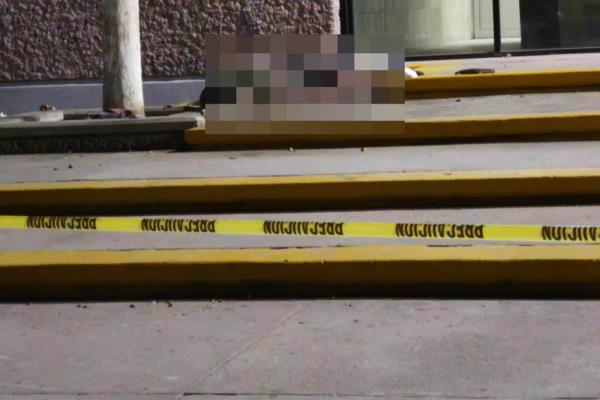 Indigente muere en la puerta de urgencias del IMSS en Los Mochis