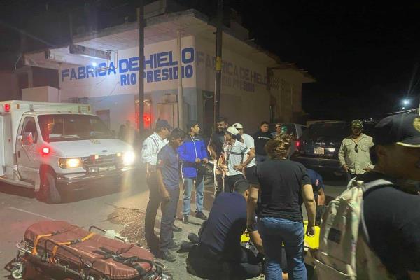 Motociclista resulta lesionado tras choque en el centro de Villa Unión en Mazatlán