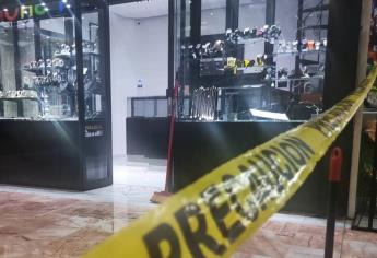 Casi 2 millones de pesos se llevan en asalto a joyería en plaza de Culiacán