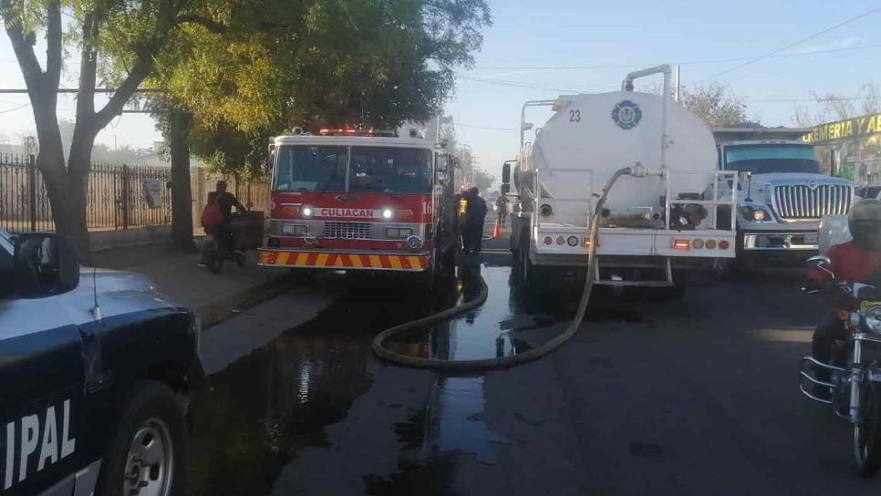 Una persona resulta con quemaduras tras incendio de tambos con químicos en Los Mezcales, Culiacán