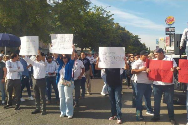 Por «levantón» del candidato del PAS, bloquean el bulevar frente a la Fiscalía en Culiacán