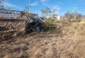 Volcadura en La Costerita, en Culiacán, deja por lo menos a dos personas lesionadas 