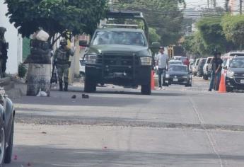 Militares mantienen «blindada» la colonia Tierra Blanca en Culiacán; aseguran una vivienda