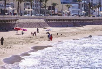 Alertan en Mazatlán a bañistas por «mar de fondo» en playas 