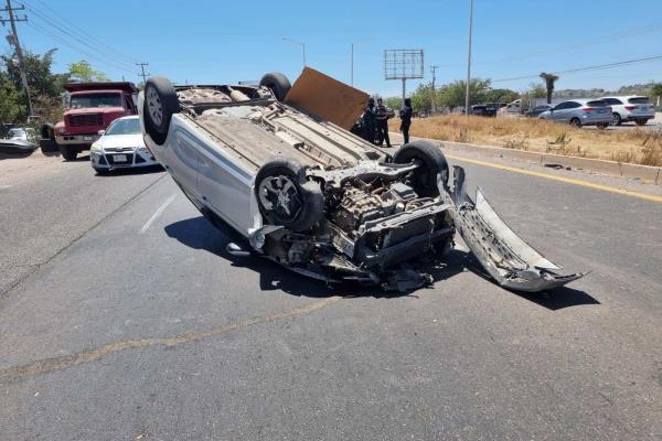 Volcadura por La Costerita deja un lesionado en Culiacán