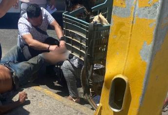 Camión urbano atropella a ciclista y le «quiebra» el pie en Mazatlán