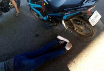Automovilista atropella a mujer motociclista que viajaba con su hijo en Mazatlán