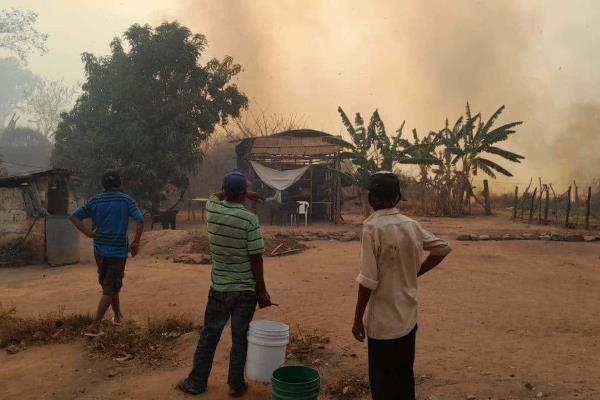 Incendio forestal se propaga en la sierra de Mazatlán tras quema de maleza