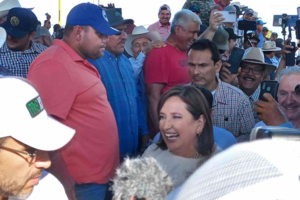 Xóchitl Gálvez se reúne con productores inconformes en Costa Rica, Sinaloa