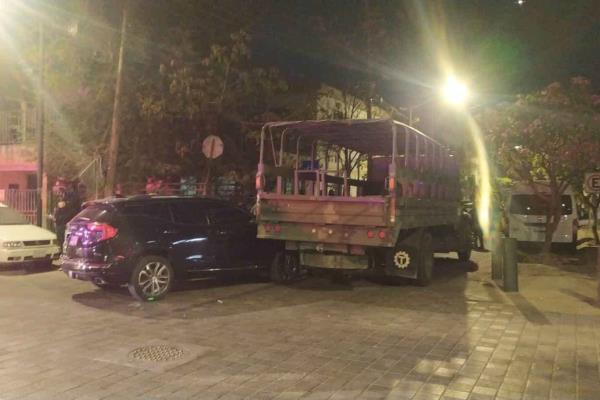 Militares chocan cuando acudían a un reporte de personas armadas en el Hospital Civil de Culiacán