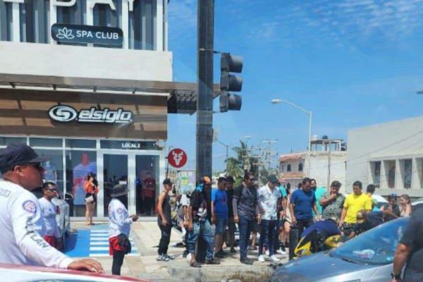 Previo al desfile de motos en Mazatlán, motocicleta se incendia sobre el Malecón