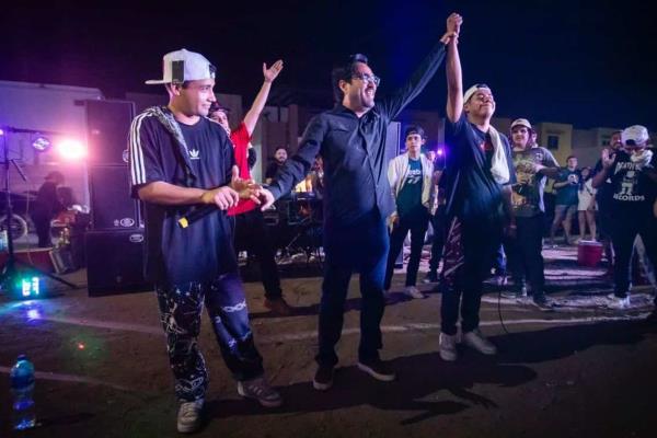 Juan de Dios Gámez Mendívil asiste a  evento de freestyle rap en Culiacán