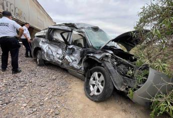 Dos jóvenes lesionados luego de querer ganarle el paso al tren en Mazatlán