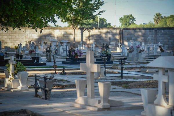 Policía municipal mantiene vigilancia en panteones de Ahome